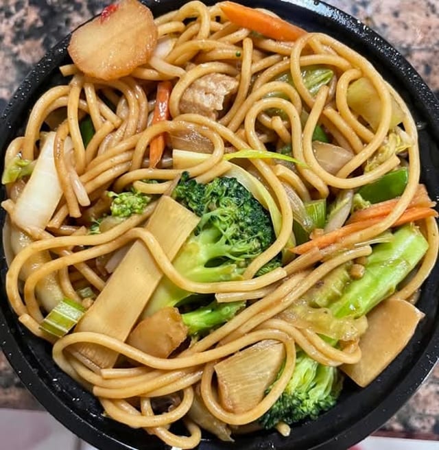 Vegetable Lo Mein Party Tray.