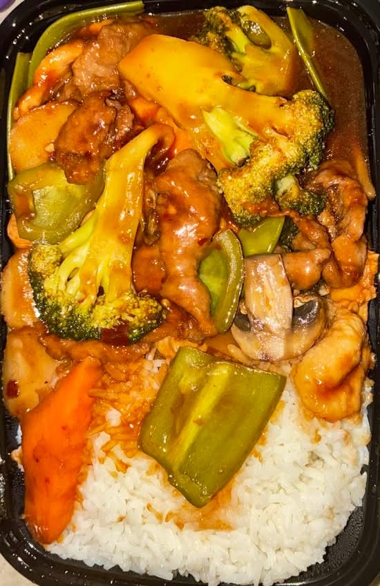 Dinner Szechuan Beef & Chicken Combination Platter.