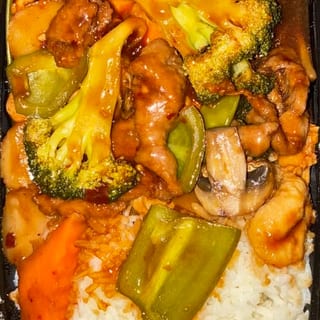 Dinner Szechuan Beef & Chicken Combination Platter