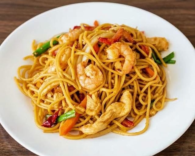 House Lo Mein Party Tray.