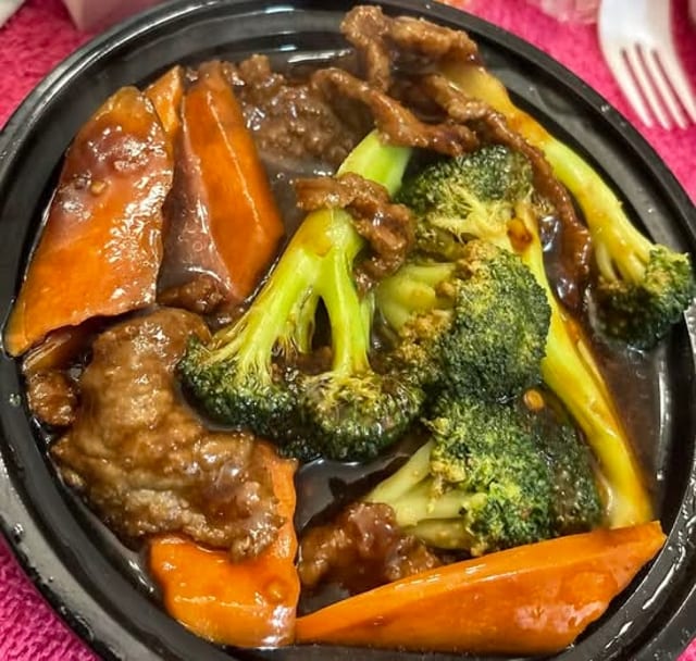 Beef with Broccoli Party Tray.